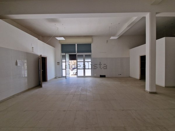 locale commerciale in affitto a Maglie