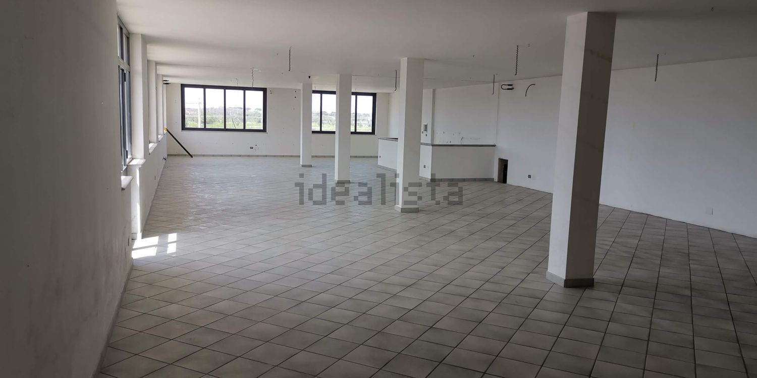 locale commerciale in affitto a Matino