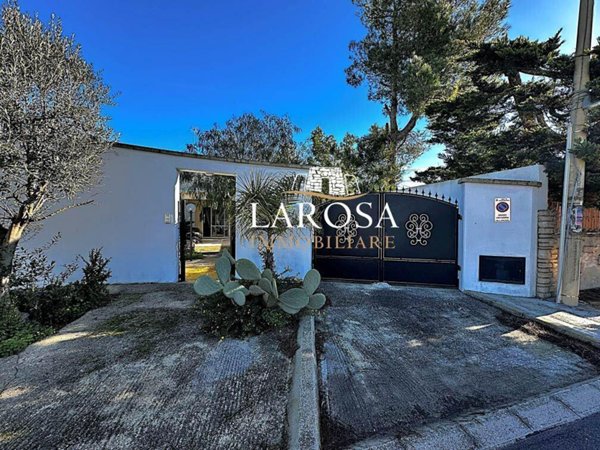 casa indipendente in affitto a Melendugno in zona Torre Specchia