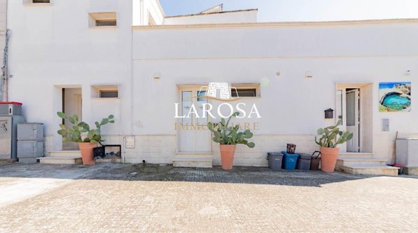 esavano in affitto a Melendugno in zona San Foca