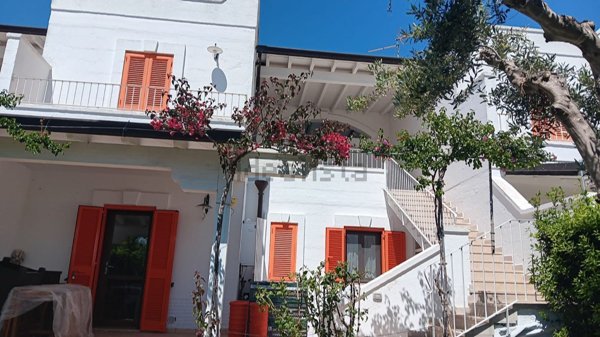 casa indipendente in affitto a Melendugno in zona Torre Specchia