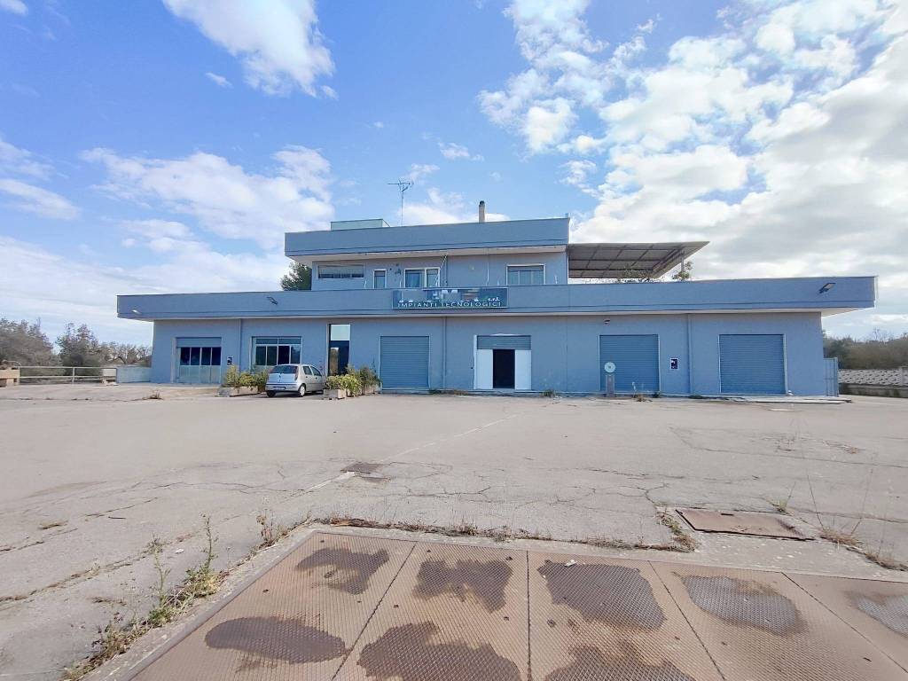 locale commerciale in affitto a Monteroni di Lecce