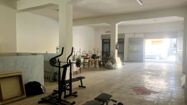 locale commerciale in affitto a Monteroni di Lecce