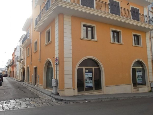 negozio in affitto a Parabita