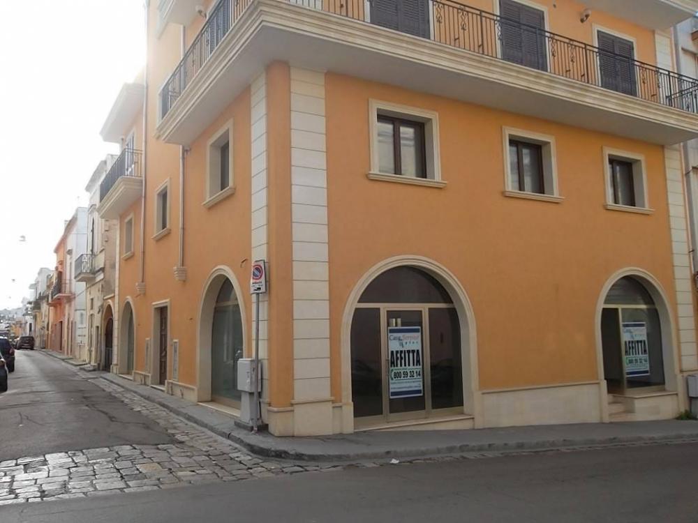 negozio in affitto a Parabita