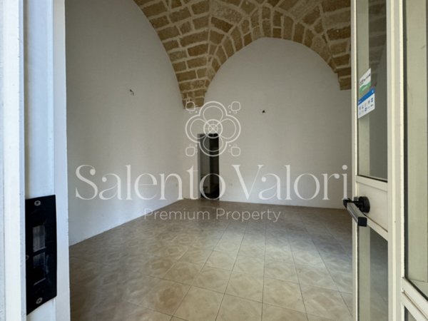 negozio in affitto a Parabita