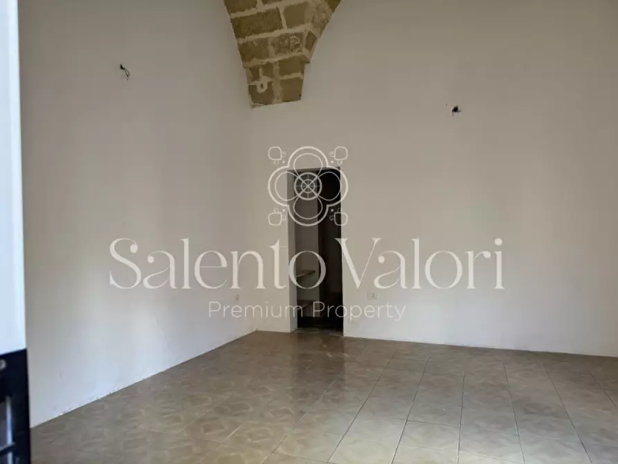 negozio in affitto a Parabita