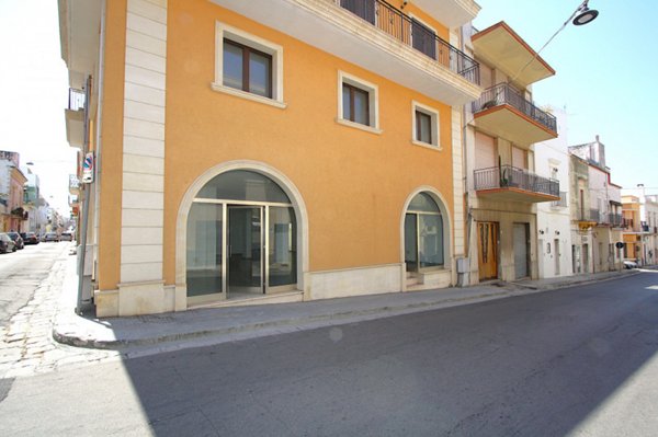 locale commerciale in affitto a Parabita