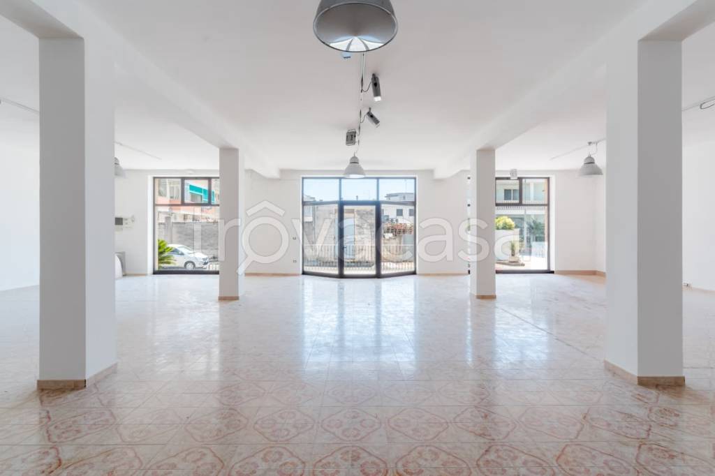 negozio in affitto a Racale