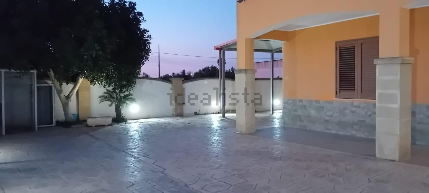 pentavano in affitto a Racale in zona Torre Suda