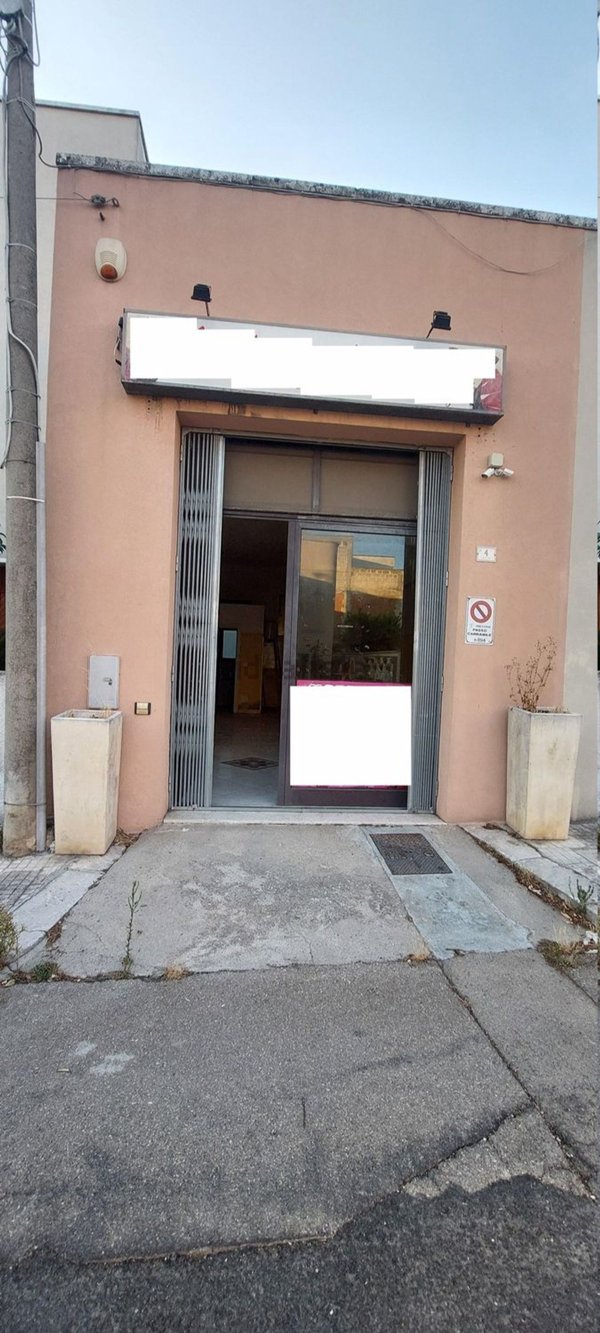 locale commerciale in affitto a Scorrano