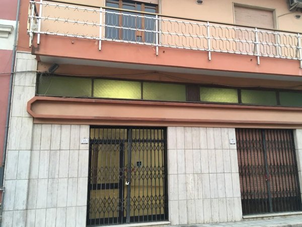 locale commerciale in affitto a Squinzano