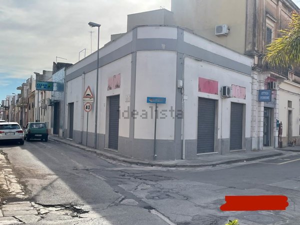 locale commerciale in affitto a Squinzano