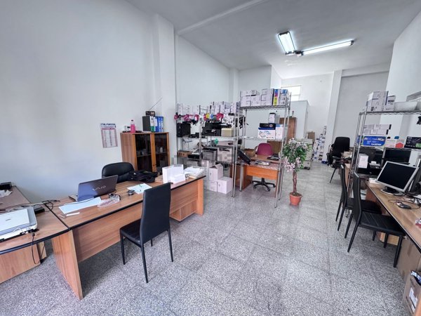locale commerciale in affitto a Squinzano