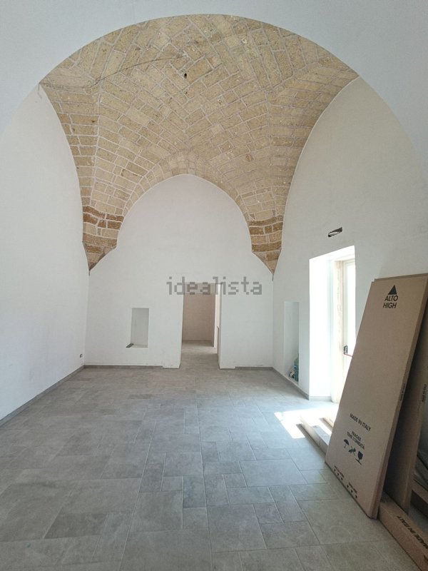 locale commerciale in affitto a Squinzano