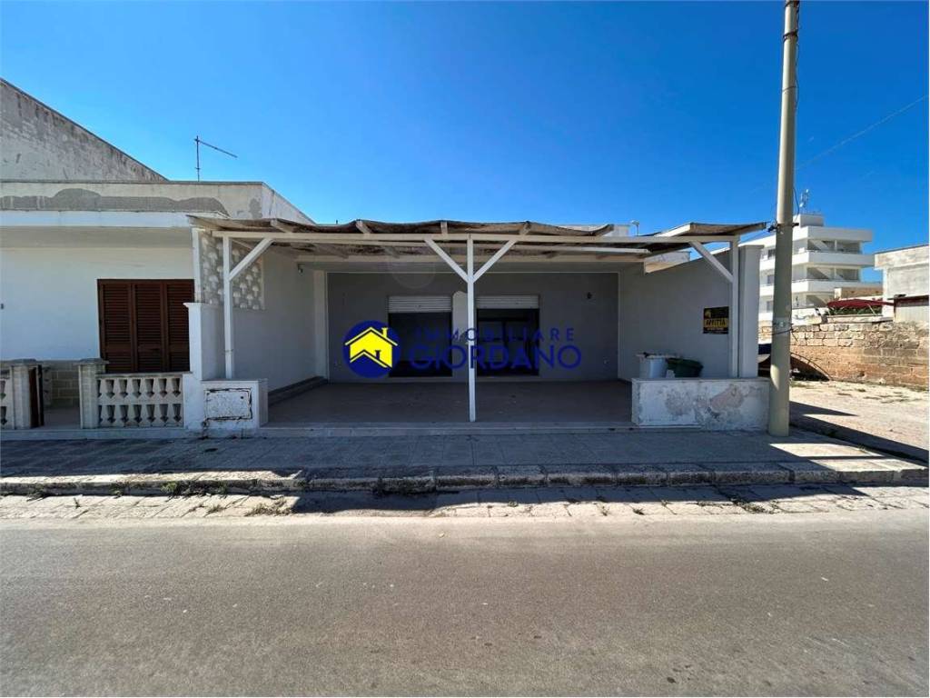 negozio in affitto a Squinzano