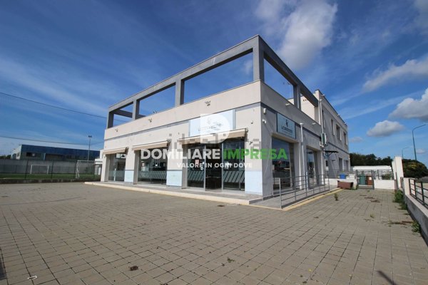 locale commerciale in affitto a Surbo