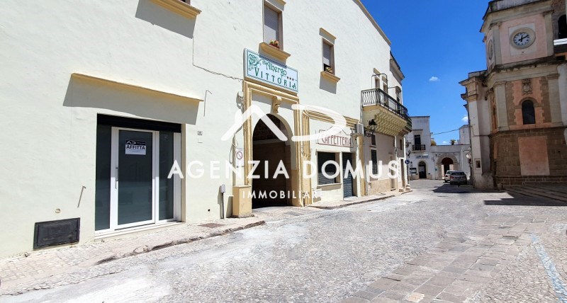 negozio in affitto a Taviano