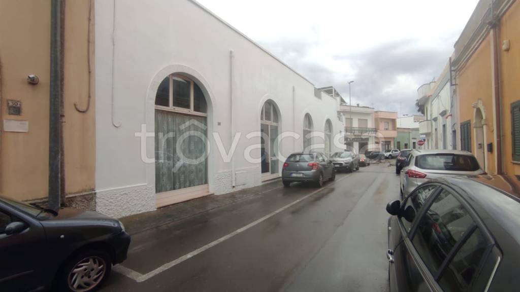 negozio in affitto a Taviano