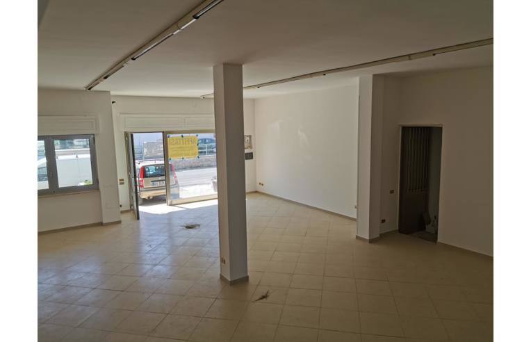 locale commerciale in affitto a Tricase
