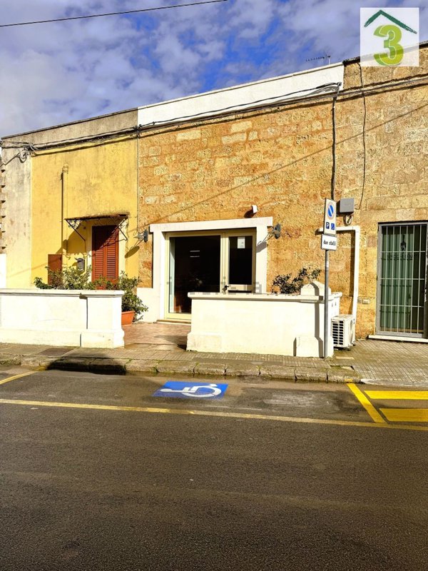 locale commerciale in affitto a Tricase