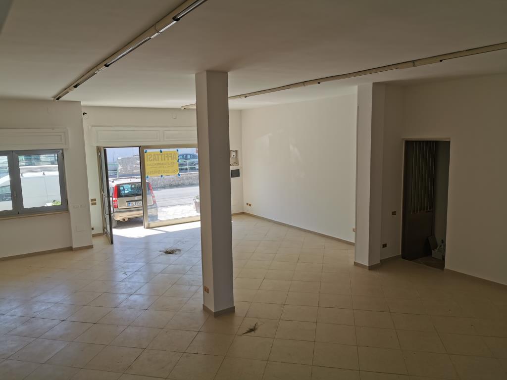 locale commerciale in affitto a Tricase