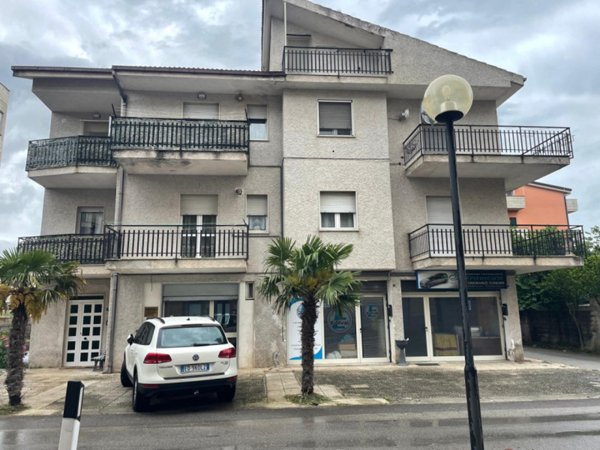appartamento in affitto a Marsicovetere in zona Villa d'Agri