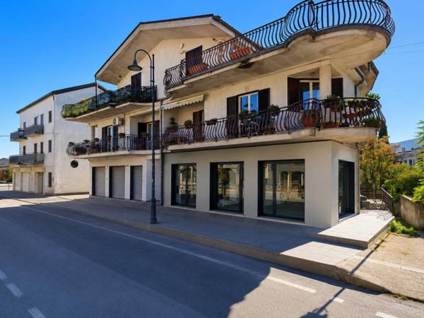 negozio in affitto a Marsicovetere in zona Villa d'Agri