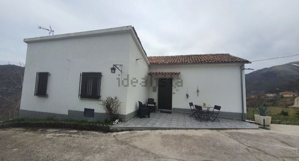 casa indipendente in affitto a Moliterno