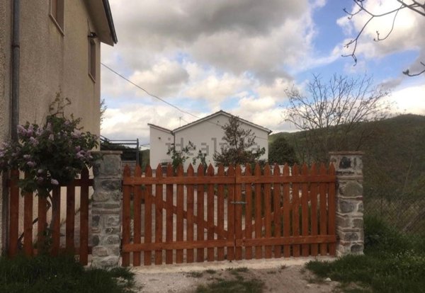 casa indipendente in affitto a Moliterno