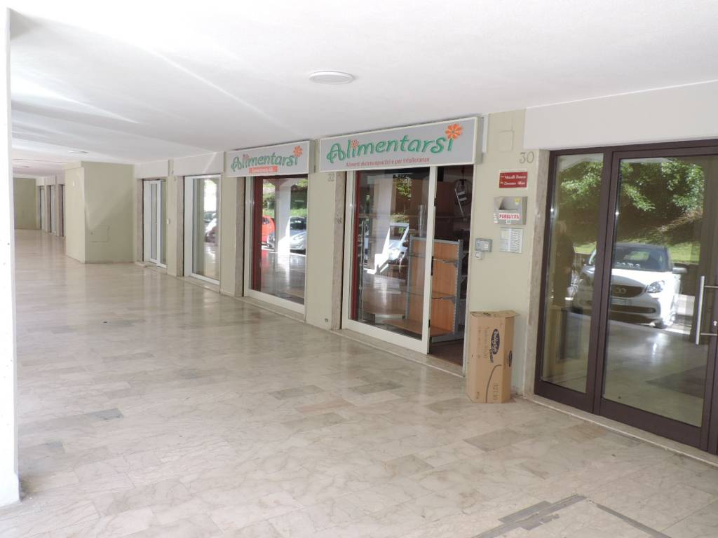 negozio in affitto a Potenza