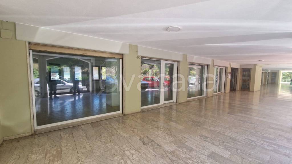 negozio in affitto a Potenza