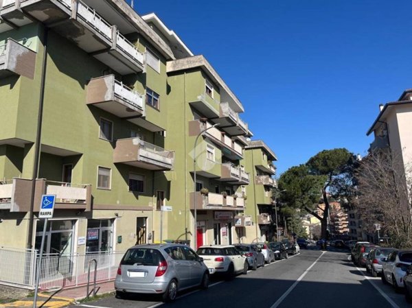 locale commerciale in affitto a Potenza