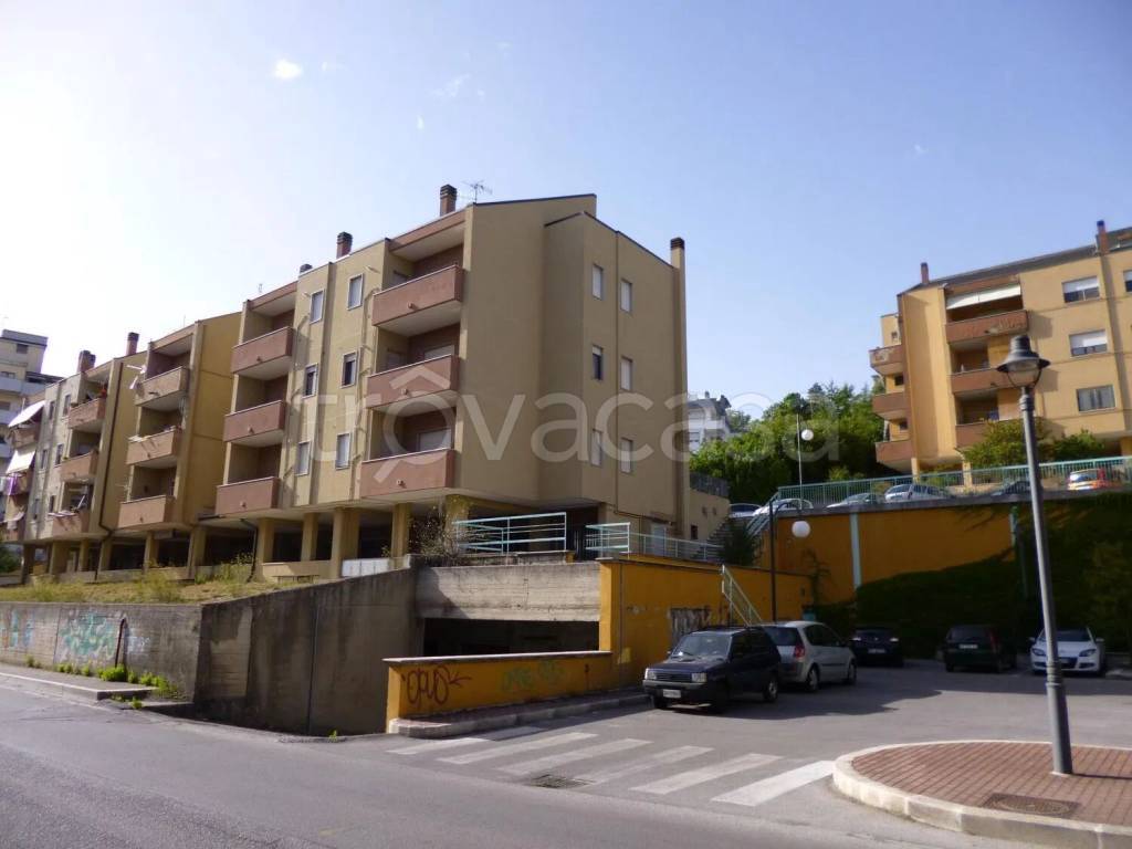 negozio in affitto a Potenza