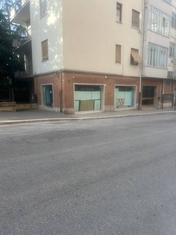 negozio in affitto a Potenza