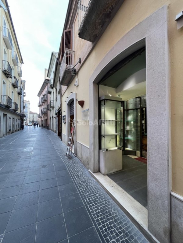 negozio in affitto a Potenza