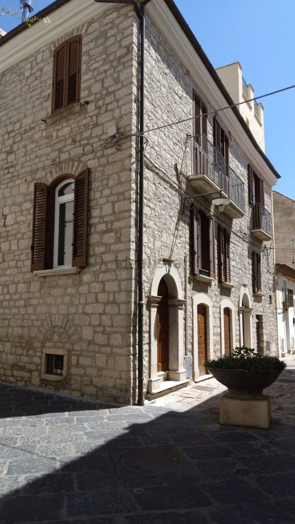 esavano in affitto a Potenza