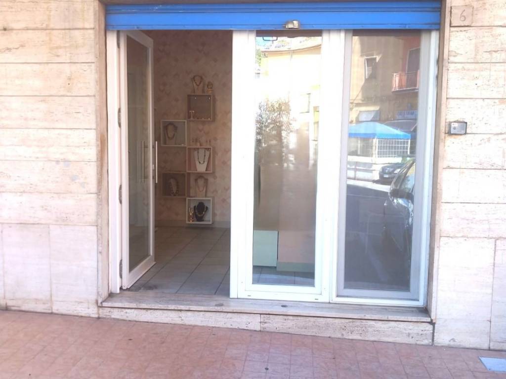 negozio in affitto a Potenza