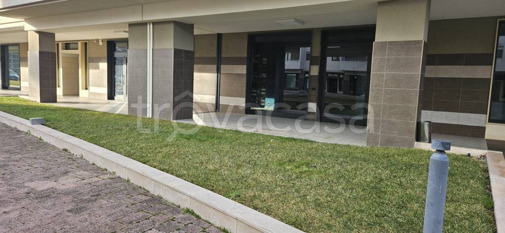 negozio in affitto a Potenza in zona Gallitello