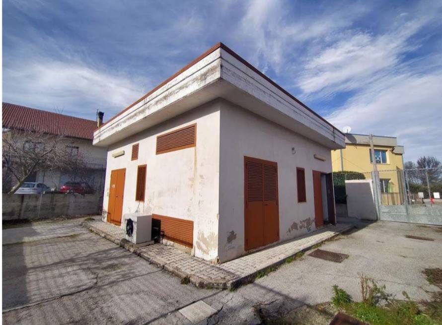 locale commerciale in affitto a Potenza in zona Giuliano