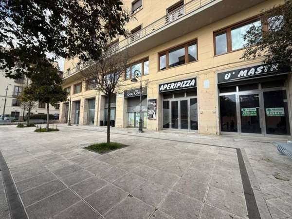 locale commerciale in affitto a Potenza