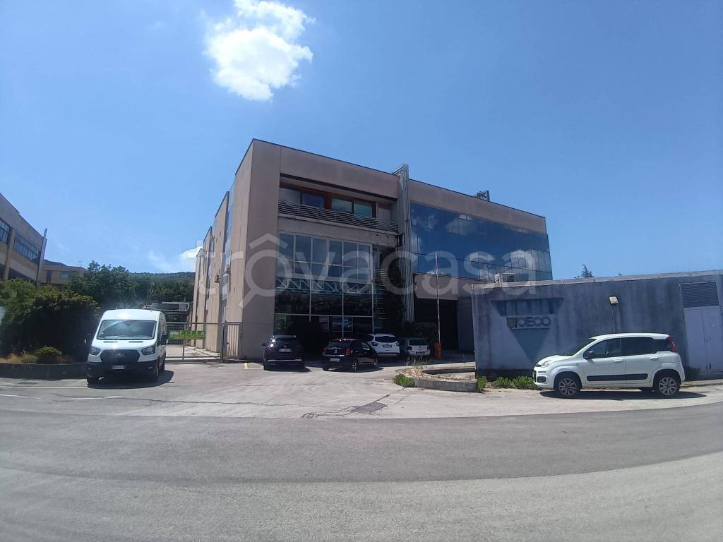 negozio in affitto a Potenza in zona Rione Francioso