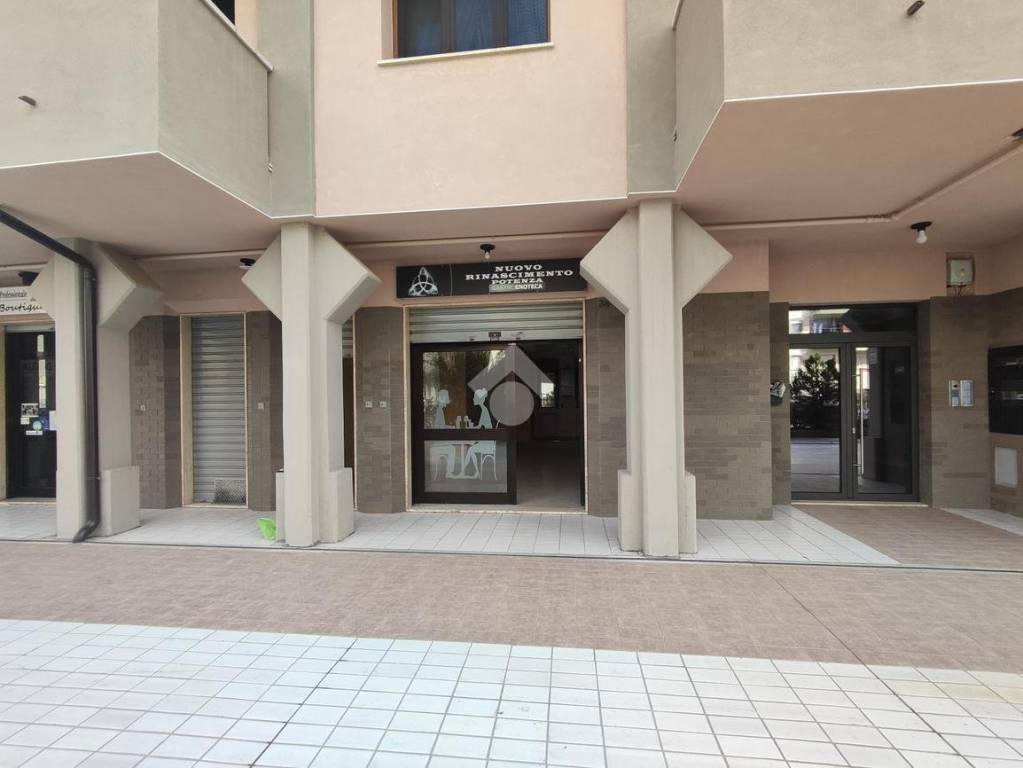 locale commerciale in affitto a Potenza