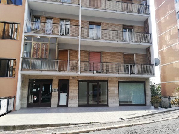 locale commerciale in affitto a Potenza