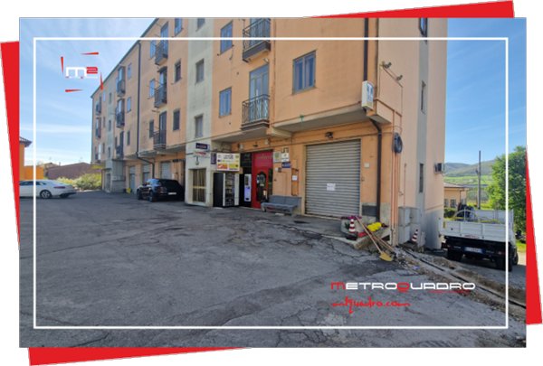 locale commerciale in affitto a Tito