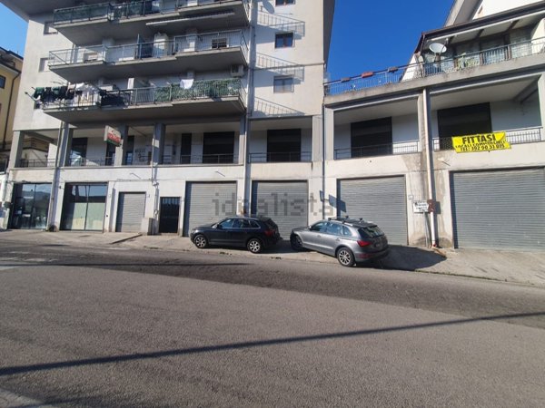 locale commerciale in affitto a Tito