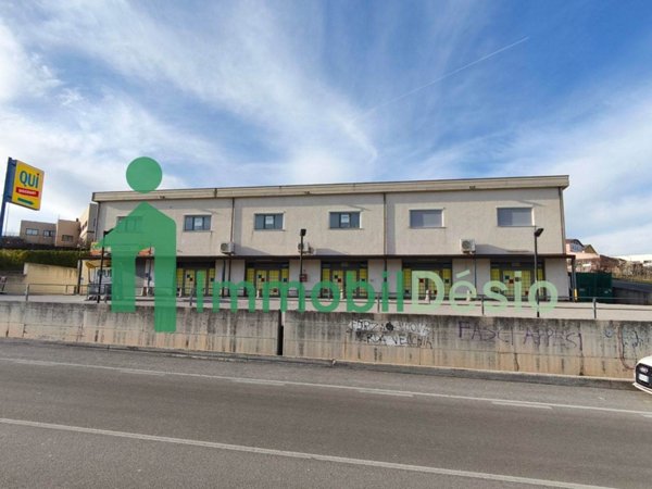 locale commerciale in affitto a Tito
