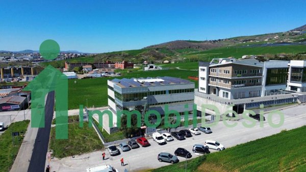 ufficio in affitto a Tito