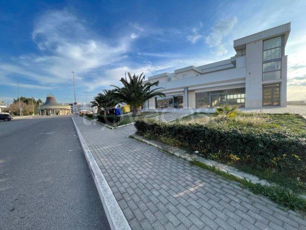 negozio in affitto a Matera