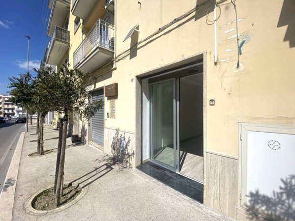 negozio in affitto a Matera